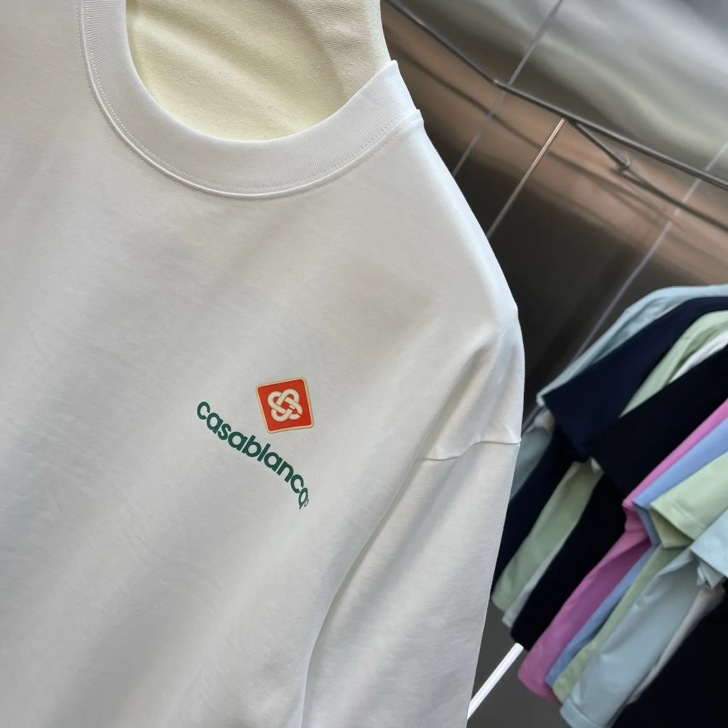 New Arrival Casablanca Casablanca Classic Series printed short-sleeved T-shirt for celebrities. It is made of Xinjiang long-staple cotton ~ grams. The color of the fabric is custom-dyed and will not shrink or fade. It feels comfortable and has a strong texture. A must-have for fashionable men and women, the Classic drop-shoulder wide version is available exclusively in In Stock! Color: White Black Gray Royal Blue Green Pink (six colors) Size: S M L XL XXL